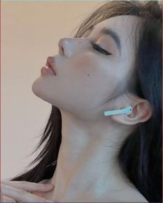 Exercises can help you sculpt your jaw and make you look younger. Learn the best exercises for a defined jawline and how to get started. Angel Skull Side Profile, Desired Jawline, Angel Side Profile, Feminine Jawline, Feminine Nose, Desired Nose, Side Pfp, Angel Skull, Jawline Exercise