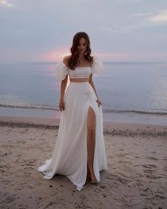 Modern Wedding Dresses Minimalist, Bridal Skirts, Open Back Wedding Dress, Wedding Dress Fabrics, Minimalist Dresses, Photoshoot Dress, Wedding Dresses Strapless, Modern Wedding Dress, Looks Chic