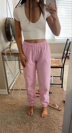 Comfy Outfits For Hanging Out With Boyfriend, Preppy Outfits Basic, Cute Fit Inspo School, Comfy Pink Outfits, Comfy Clothes For School, Cute Gym Outfits For School, Utah Girl Outfits For School, Basic But Cute Outfits, Cute Casual Outfits For School