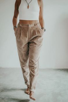 Women's cord pants in a retro cut will remind you of the eighties. However, you can wear them and you will be happy to wear them even today. Corduroys are ideal for every season. Women's cord trousers can be rolled up in accordance with current trends, or they can be worn classically straight. They have an elastic band at the back of waist, they fasten with a zip and a button, and they have pleats in the front.  Cord pants also have practical loops so that you can wear them with a belt. They hav Cord Outfit For Women, High Waist Corduroy Pants, Cord Trousers Women, Cordory Pants Outfits, Cord Trousers Outfit, Cord Pants Outfit, Corduroy Pants Outfit Women, Cordory Pants, Corduroy Trousers Outfit