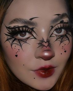 Gothic Graphic Eyeliner, Hallowen Schminke, Scary Makeup Looks, Gothic Eyeliner, Eyeliner Halloween, Halloween Eyeliner, Maquillage Halloween Simple, Slay Makeup