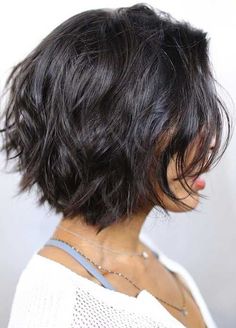 Volumizing Medium Length Haircut, Short Bobs, Popular Haircuts, Hair Styles 2017, Short Hairstyle, Haircut For Thick Hair, Short Hair With Layers, Short Curly Hair