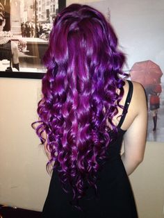 Outfits That Go With Purple Hair, Electric Purple Hair, Purple Curls, Bright Purple Hair, Hairstyle Girls, Plum Hair, Semi Permanent Hair Dye, Hair Curls