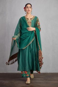 Shop for Torani Green Handwoven Chanderi Sheesham Barkha Kurta Set for Women Online at Aza Fashions Blouse Yoke, Green Embroidery, Floral Print Pants, Indian Textiles, Sharara Set, Bottle Green, Kurta Set, Indian Design, Printed Pants