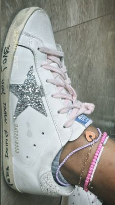 Golden Goose Sneakers Aesthetic, Golden Goose Outfits, Golden Goose Aesthetic, Homemade Jewelry Ideas, Golden Goose Sneakers Outfit, Golden Goose Outfit, Jewelry Traditional, Sneaker Shop, Dr Shoes