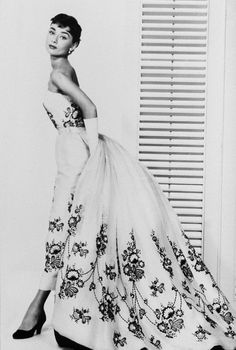 Klasik Hollywood, Audrey Hepburn Dress, Aubrey Hepburn, Sabrina Dress, Givenchy Dress, Glamour Vintage, Natalie Wood