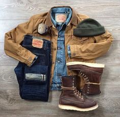 . Mens Fashion Flatlay, Rugged Fashion, Navi Outfits, Pola Jaket, Lumberjack Style, Gucci Clothes, Levi Denim Jacket, Workwear Vintage