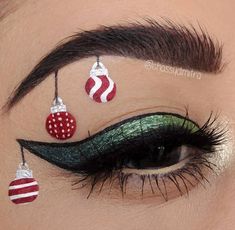 Christmas Makeup Looks Simple, Creative Christmas Makeup, Eyeliner Creative, Simple Christmas Makeup, Makeup Looks Christmas, Makeup Ideas Christmas, Grinch Makeup, Reindeer Makeup