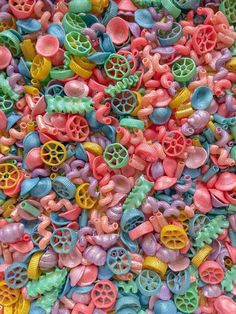 there are many different types of plastic beads