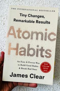 Atomic Habits" by James Clear is a self-help book that explores the power of small, consistent actions in achieving significant personal growth. Clear emphasizes that by making tiny changes and building good habits, individuals can transform their lives over time. He provides practical strategies for habit formation, breaking bad habits, and maintaining positive behaviors. Clear's insights help readers understand the science of habits and how to apply it to create lasting, positive change. Build Good Habits, Habit Books, James Clear, Atomic Habits, Self Development Books, Recommended Books To Read, Self Help Book, Human Behavior, Self Help Books