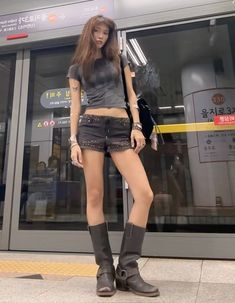 rock outfit Punk Show Outfits, Summer Punk Outfits, New Rock Outfit, Gf Outfits, Rock Festival Outfit, Twee Aesthetic, Summer Punk, Chick Outfit, Rock Star Outfit