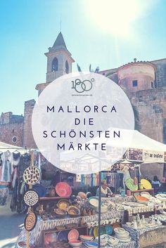 an outdoor market with lots of items for sale in front of a building and the words mallorca die schonsten marke