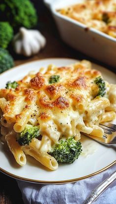 This creamy baked ziti with broccoli and Alfredo sauce is a delightful twist on a classic! Tender ziti pasta and fresh broccoli florets are smothered in a rich, garlicky Alfredo sauce, layered with mozzarella and Parmesan, and baked until bubbly. It’s a hearty vegetarian dinner that’s as satisfying as it is easy to prepare, perfect for busy weeknights or weekend gatherings. Ziti Alfredo, Broccoli Alfredo Sauce, Creamy Baked Ziti, Alfredo With Broccoli, Vegetarian Alfredo, Alfredo Pasta Bake, Pasta Fresh, Pasta With Alfredo Sauce, Ziti Pasta