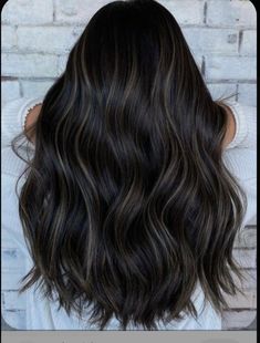 Dark Brown Hair With Highlights, Highlights Ideas, Hair With Highlights, Brown Hair Inspo, Brunette Hair With Highlights, Black Hair With Highlights, Dark Hair With Highlights