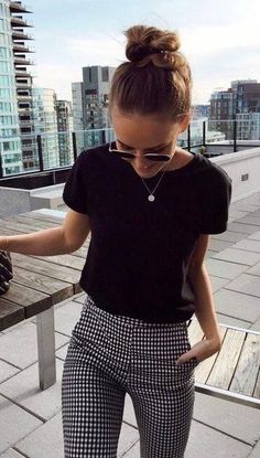 Classic Work Outfits, Girls Work, Trendy Work Outfit, Professional Work Outfit, Black Tees, Classy Winter Outfits, Summer Trends Outfits