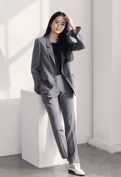 Stylish Office Wear, Business Dress Women, Woman Suit Fashion, Stylish Work Outfits, Korean Fashion Trends, Fashion Attire, Winter Outfits For Work, Casual Work Outfits, Work Outfits Women