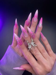 Длинные ногти стилеты розовые ногти Pink Stiletto Nails Designs, Long Stiletto Nails Design, Pink Nails Stiletto, Nail Designs Stiletto, Lol Nails, Nail Art Stiletto, Nail Extensions Acrylic, Stilleto Nails Designs, Nails Stiletto