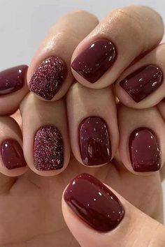 ✨ Gift of Glam: These nails are ideal for every occasion, from parties to holidays. They make for a fabulous gift for all the stylish ladies in your life. 🎁 Maroon Nail, Money Nails, Short Fake Nails, Gray Nails, Super Nails, Ideas Nails, Stick On Nails