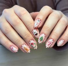 Cute Christmas Nails for the Dearest Holiday Mani - The Mood Guide Mom Nails, Xmas Nail Art, Cute Pink Nails, Glittery Nails, Cute Christmas Nails, Pink Nail Art, Christmas Inspo, Nails 2023, Nail Nail