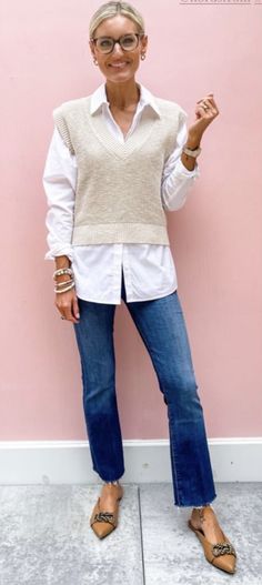 Fall 2023 Casual Work Outfits, Work Shirt Outfits Women, Preppy Mum, Preppy Fall Outfits 2023, Fall Outfits 2023 Women Over 50, Vest Casual Outfit, Stylish Mom Outfits Over 40, Middle Aged Women Fashion, Casual Outfit Ideas For Women