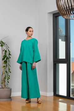 Loose Fit Linen Set Palazzo Pants and Loose Top Women's - Etsy Canada Minimalist Clothing, Green Minimalist, Women's Loungewear, Womens Suits, Comfy Sets, Western Outfits Women, Loose Top, Linen Set, Beautiful Skirts