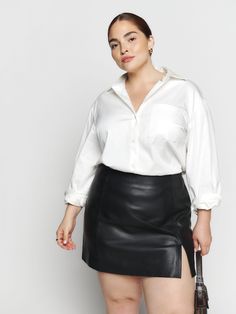 Let your skirt do the talking. The Veda is a high rise, mini skirt that is fitted throughout. There's a small, side slit to show off a little bit of leg. Salon Outfits, Short Leather Skirts, Stylish Skirts, Skirt Trends, Leather Mini Skirt, Swimwear Dress