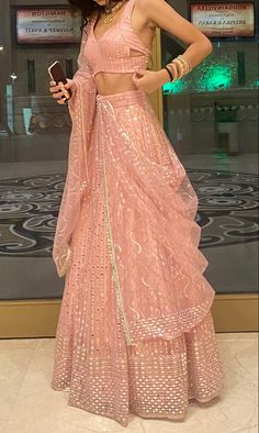 Pretty Indian Clothes, Prom Dresses Indian Style, Pink Lengha Aesthetic, Indian Woman Outfit, Indian Cultural Dress, Sweet 16 Indian Dresses, Lehenga Prom Dress, Pink Lengha Simple