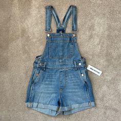 All Orders Ship 1-3 Business Days! Denim Overall Shorts From Urban Outfitters! Hemmed Shorts. Two Button Closer On Waist. Rose Gold Metal. Adjustable Straps. Front Chest Pocket, 2 Side Pockets, And 2 Back Pockets. Rigid Denim. Condition: Perfect Condition With Tags Size Xs Measurements: Waist Width - 14.5 Inches Length (Chest Pocket To Bottom) - 21.5 Inches Shorts Inseam - 3 Inches Measurements Are Approximate Denim Overall Shorts, Shorts Overalls, Overalls Shorts, Denim Overalls Shorts, Urban Outfitters Jeans, Black Jean Shorts, Urban Outfitters Women, High Waisted Jean Shorts, High Rise Denim Shorts