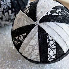 two black and white ornaments sitting on top of a plate