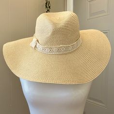 Brand: Forever 21 Inside Hat Circumference: 21.75” Brim Length: 4.5” Material: 100% Paper Yarn Color: Tan Notes: Lace Wrap Around Head. Brand New Without Tags, Never Worn! Super Cute Just Nowhere To Wear It. Please Ask Me Any Questions! Cream Fedora For Kentucky Derby Vacation, Lined Curved Brim Sun Hat For Spring, Chic Lightweight Sun Hat, One Size Fits Most, Spring Brimmed Sun Hat Lined, Trendy Sun Hat With Flat Brim, Lightweight Chic Sun Hat One Size Fits Most, Spring Lined Brimmed Sun Hat, Chic Wide Brim Sun Hat For Day Out, Spring Lined Sun Hat With Curved Brim