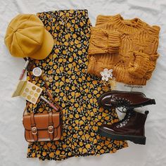 Vintage Yellow Outfit, Outfit Ideas Yellow, Yellow Clothing, April 6, Moda Vintage, Look Vintage, Yellow Fashion, Instagram Foto