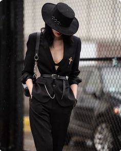 American Gangster, Black Waist Belt, Throat Tattoo, Rad Clothes, Mid Century Fashion, Isabelle Lightwood, Looks Black, 가을 패션, Dark Fashion