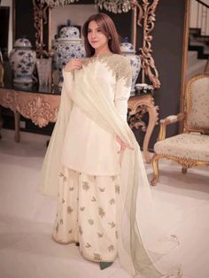 Xix Century Fashion, Fashion Video Ideas Creative, South Asian Dresses, Photoshoot Ideas Outfits, Fashion Video Ideas, Fashion Dress Design, Fashion Zine, Dresses For Wedding Party, Fashion Window Display