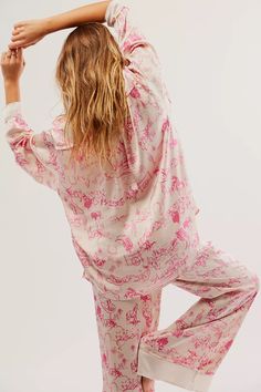 Womens Pajamas Set Shorts, Fancy Christmas Pajamas, Silk Pjs For Women, Grown Up Pajama Party, Free People Pajamas, Women Pajama Party Ideas, Cozy Pajama Set, Luxury Pajamas For Women, Pj Sets Women