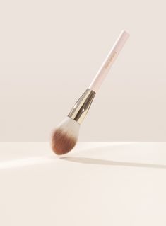 A precise, dome-shaped powder brush with a soft, tapered tip that’s fluffy enough for all-over blending, yet firm enough for precise application. Rare Beauty Powder, Face Makeup Products, Fake Makeup, Boho Makeup, Selena Gomez Makeup, She Looks So Perfect, Wedding Makeup Bride, Shade Finder, Beauty Brushes