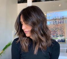 Dimensional Brunette Mid Length, Thining Hair Short Hairstyles, Short Dark Brown Balayage Hair, Short Summer Hair Brunette, Collarbone Length Hair Brunette With Highlights, Dark Balayage Medium Hair, Short Fall Brunette Hair, Dark Brown Short Hair Balayage, Short Brunette Hair With Dimension