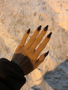 Black Acrylics Almond, Black Nails Inspo Elegant, Sharp Almond Nails, Almond Black Nails, Black Nails Almond, Long Almond Nails, Pretty Manicures, Black Coffin Nails