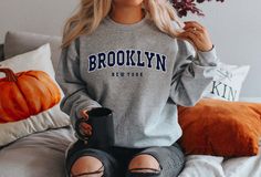 Brooklyn sweatshirt This heavy blend crewneck sweatshirt features 'Brooklyn' printed on the front. This sweatshirt has a classic fit and medium thickness. A sturdy and warm sweatshirt bound to keep you warm in the colder months. Treat yourself with this comfy and soft sweatshirt and show your 'Brooklyn' pride! GILDAN (brand) Crewneck Sweatshirt This soft sweatshirt has a classic fit for a comfortable feel. With durable print, it will be a walking billboard for years to come. * Classic fit * 50% Alabama Sweatshirt, Sweatshirts Hoodie Women, Paris Sweatshirt, Beach Sweater, Beach Sweatshirt, Elizabeth Bennet, Vintage Man, Paris Vintage, Vintage Woman