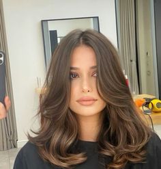 Chocolate brown Bob Lung, Layered Haircuts For Medium Hair, Brown Hair Inspo, Hairstyles For Layered Hair, Haircuts For Medium Hair, Haircuts Straight Hair, Mid Length Hair, Medium Hair Cuts, Hair Inspo Color