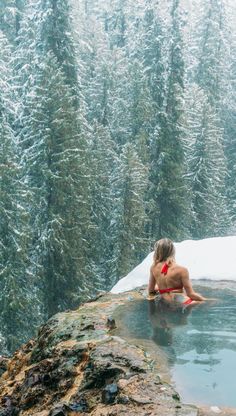 Relaxing at the hidden Umpqua hot springs in Oregon, a traveler's paradise Beautiful Places In Oregon, Hot Springs Aesthetic Winter, Oregon In December, Hot Springs Aesthetic, Portland Oregon Aesthetic, Umpqua Hot Springs, Oregon Adventures, Oregon Trip