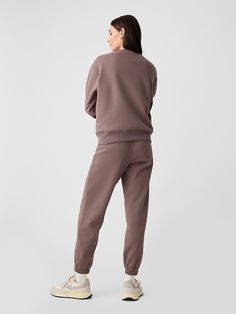 Fleece Joggers Athleisure Sweats With Side Pockets For Fall, Cozy Fit Sweats With Pockets, Fall Sweats With Side Pockets And Relaxed Fit, Fall Athleisure Sweats With Side Pockets, Solid Color Cozy Sweats With Pockets, Comfortable Sweats With Side Pockets For Fall, Cozy Fleece Sweats With Elastic Cuffs, Cozy Fit Sweats With Pockets For Fall, Fleece Sweats With Pockets For Lounging