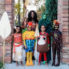 moana family costumes Family Of 4 Disney Costumes, Best Halloween Outdoor Decorations, Family Costumes Disney, 5 Family Costume Ideas, Family Costume Ideas For 4 Disney, Group Halloween Costumes Disney, Family Disney Costume, Moana Group Costume Ideas, Disney Food Costumes