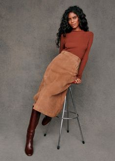 Suede midi skirt;High waist with belt loops;A-line cut with inserts;Fastens middle back with covered button and zip;Lined ;Side length: 82.5 cm / 32.5 in (size EU36/UK8) Midi Rok Outfit, Elegant Skirt Outfits, Midi Rock Outfit, Suede Skirt Outfit, Skirt Outfits Fall, Winter Skirt Outfit, Rock Outfit