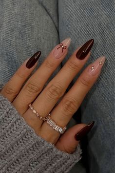 Simple Nail Ideas Autumn, Brown Autumnal Nails, Cute Fall Nails Almond Shape, Aesthetic Thanksgiving Nails, Nail Ideas Brown French Tip, Almond Nails Designs Thanksgiving, Plain Thanksgiving Nails, Thanksgiving Nails Acrylic Simple, Almond Nails Trendy Fall