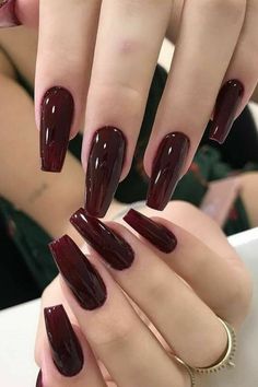 #Vampira #vampiro #cherry #chica vampiro #cereza #blood #sangre #belleza femenina #dark #Karmilla  #vampira #cherry girl #uñas #nails #vampire  #Darkness #Female beauty #Dior #chanel #labial #cocacola #cola #lipstick  #perfume #Nail polish #rosas #rose #guitarra #guitar #Flowers #Roses #Coffee Dark Skin Nail Color, Nail Paint Shades, Wine Nails, Grunge Nails, Dream Nails, Coffin Nails Designs, Black Nails