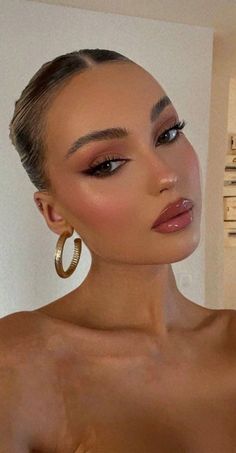 Color Eye Makeup For Brown Eyes, Summer Formal Makeup, Elegant Party Makeup, Red Shirt Makeup Ideas, Natural Blue Makeup Looks, Medium Glam Makeup, Vegas Wedding Makeup, Soft Sultry Makeup, Dusty Pink Makeup Look