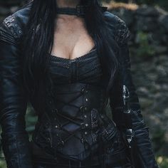 Illyrian Aesthetic Acotar, Lady Assassin Aesthetic, Illyrian Leathers, Queen Armor, Female Warrior Outfit, Book Clothes, Black Moon, Fantasy Gowns, Aesthetic Women