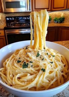 CHEESY GARLIC BUTTER LINGUINE PASTA