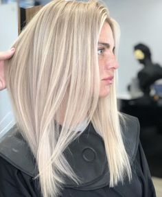 Dimensional Blonde Placement, Babyhighlights Balayage Blonde, Ash Light Blonde Hair, Bright Ash Blonde Hair, Light Blonde Hair Inspiration, Light Ash Blonde Hair With Highlights, Ash Platinum Blonde Hair, Spring Blonde Hair 2024, Platinum Blonde Hair Balayage