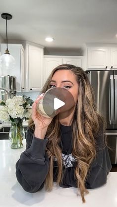 LINDSAY O’DONNELL on Instagram: "🍋 SAVE & make this Lemon // Olive Oil Power Drink!! Comment “O” for a direct link to my favorite olive oil that’s packed full of nutrients for your skin!

She’s uber creamy & incredibly healthy for you…I’ve been drinking straight lemon & EVOO shots in the morning for a while now. I love the way they make me feel & I doubly love the benefits I’m getting from it. So many people have asked me for a way to prep this drink ahead of time, so here it is! This is a modified version of @thejenjones drink 🍋

Ingredients:
• 1 organic lemon (thoroughly washed)
• 3 Tablespoons organic honey
• 4 Tablespoon organic olive oil
• 3 Cups of filtered water

Blend until completely liquified & strain until smooth. Drink 4oz a day on an empty stomach! Store in the fridge & make